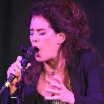 Sarah Jung Little Rosies Kindergarten - Du Bleda Bua_3